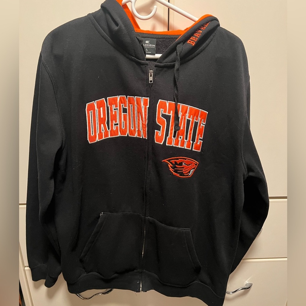 Like new size large Oregon State University Beavers zip up hoodie! GO BEAVS